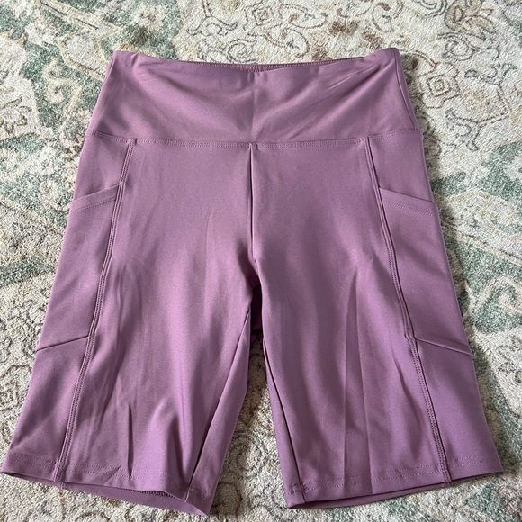 Balance collection shorts size Large - Picture 1 of 6